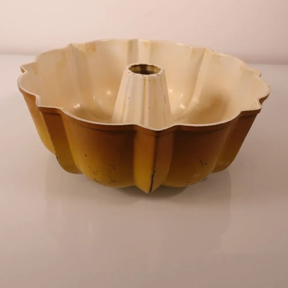 Vintage Bundt Brand Fluted Tube Pan Cake Baking Nordic Ware Yellow Heavy Duty